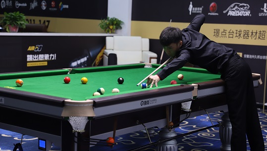 他在攻防两 他在攻防两